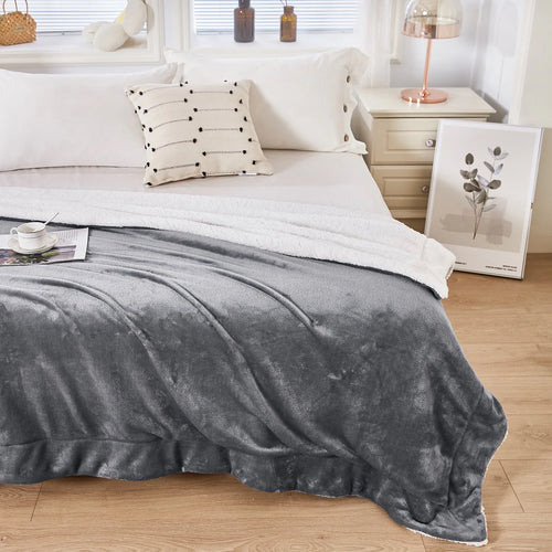 Double-Layer Arctic Fleece Blanket